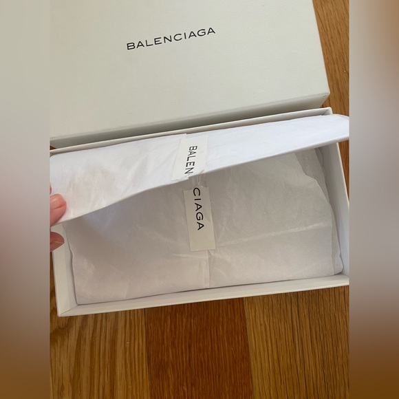 Balenciaga box only small for a wallet sized item. Has tissue paper see images - Picture 16 of 16